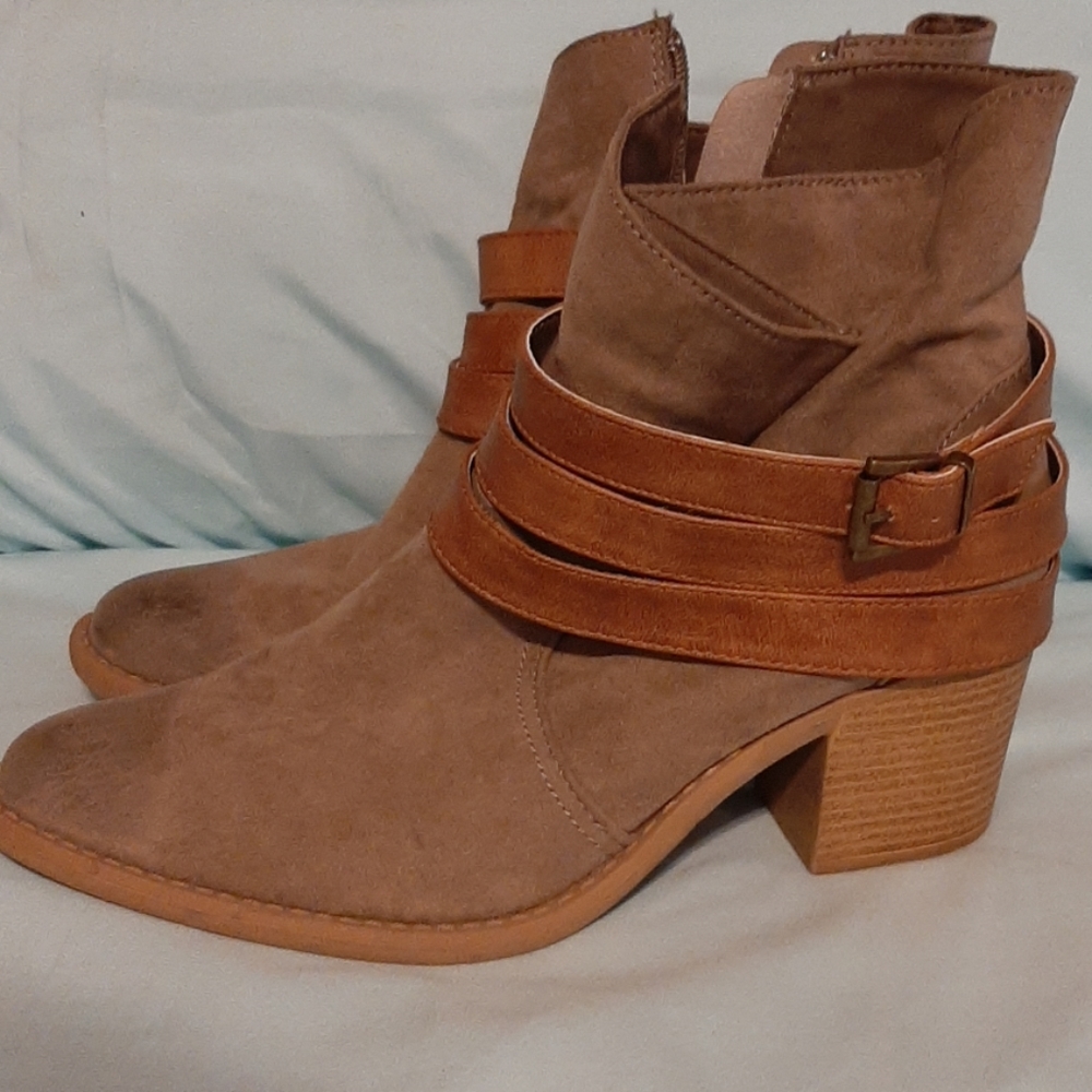 Qupid bootie gray and tan